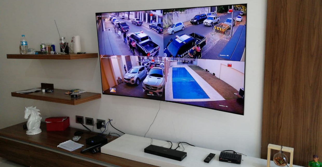 Casa tinha um sistema de c&acirc;meras de seguran&ccedil;a que mostrava a movimenta&ccedil;&atilde;o em todo o quarteir&atilde;o - Foto: Senad Paraguay